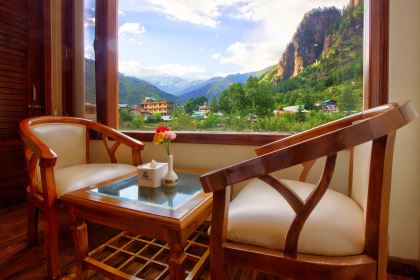 The Husky Lodge and Cafe Manali