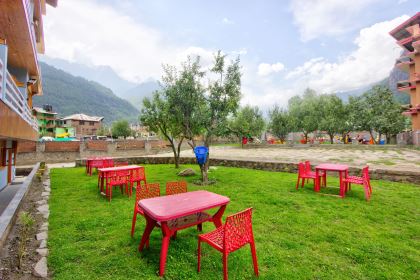 The Husky Lodge and Cafe Manali